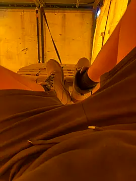 Snapshot of cussy007 chatting on 09/25/25, 12:20 cussy007 online show from 09/25/25, 12:20