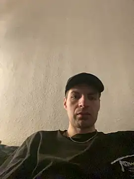 Snapshot of Ricoleckt chatting on 03/01/25, 08:42 Ricoleckt online show from 03/01/25, 08:42