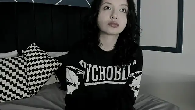 Snapshot of Adeelinee chatting on 01/08/25, 07:45 Adeelinee online show from 01/08/25, 07:45