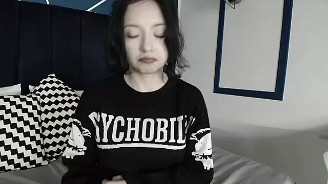 Snapshot of Adeelinee chatting on 01/08/25, 10:48 Adeelinee online show from 01/08/25, 10:48