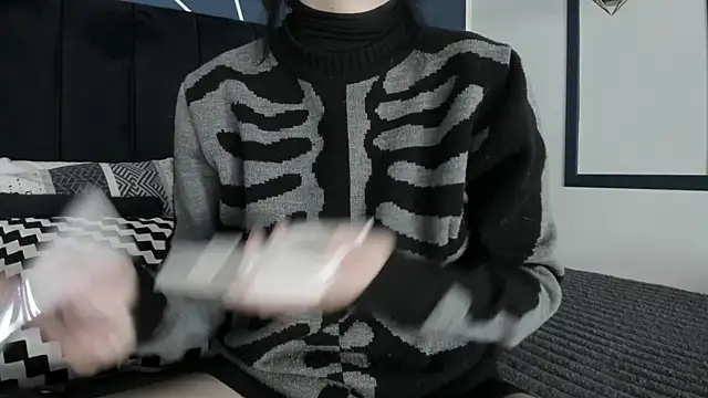 Snapshot of Adeelinee chatting on 02/13/25, 07:52 Adeelinee online show from 02/13/25, 07:52