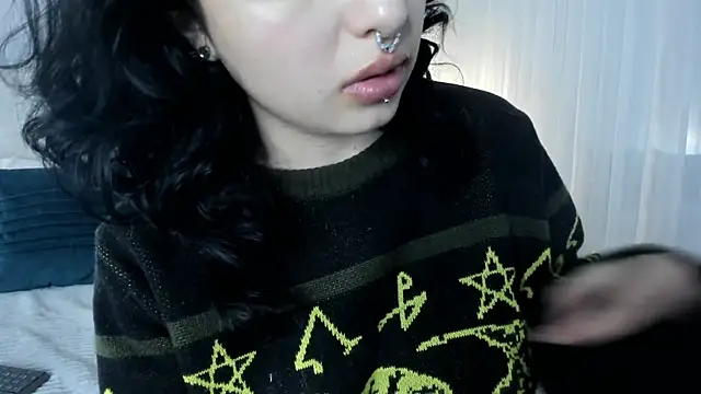 Snapshot of Adeelinee chatting on 03/11/25, 11:04 Adeelinee online show from 03/11/25, 11:04