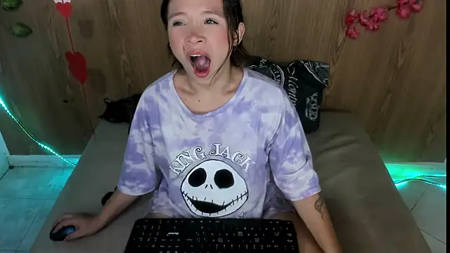 jenelotizz06 online show from 10/24/25, 12:08