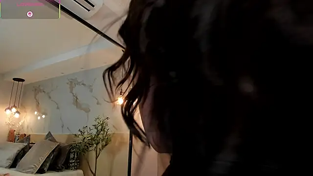 Snapshot of LeaThompson chatting on 09/11/25, 11:38 LeaThompson online show from 09/11/25, 11:38