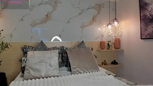 Snapshot of LeaThompson chatting on 09/27/25, 10:37 LeaThompson online show from 09/27/25, 10:37