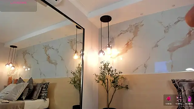 Snapshot of LeaThompson chatting on 10/07/25, 11:35 LeaThompson online show from 10/07/25, 11:35