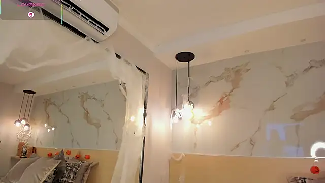 Snapshot of LeaThompson chatting on 10/21/25, 11:27 LeaThompson online show from 10/21/25, 11:27