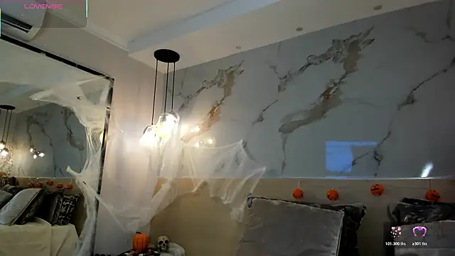 Snapshot of LeaThompson chatting on 11/02/25, 10:34 LeaThompson online show from 11/02/25, 10:34