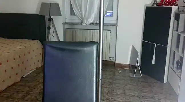 Snapshot of danasantoreal chatting on 01/02/25, 04:02 danasantoreal online show from 01/02/25, 04:02