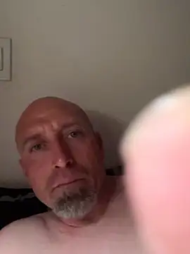 Snapshot of El_Gizmo chatting on 02/16/25, 02:20 El Gizmo online show from 02/16/25, 02:20