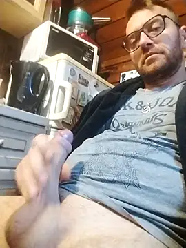 Snapshot of tomee83 chatting on 10/15/25, 05:51 tomee83 online show from 10/15/25, 05:51
