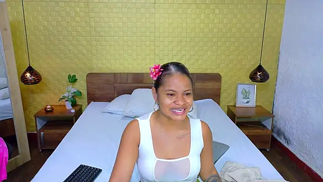 Snapshot of Squirter_pussybomb chatting on 02/07/25, 04:06 Squirter pussybomb online show from 02/07/25, 04:06