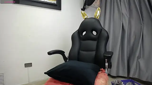 dayadubey  online show from 03/18/25, 01:20