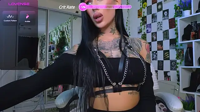 Snapshot of MaryVegas69 chatting on 12/18/24, 11:02 MaryVegas69 online show from 12/18/24, 11:02