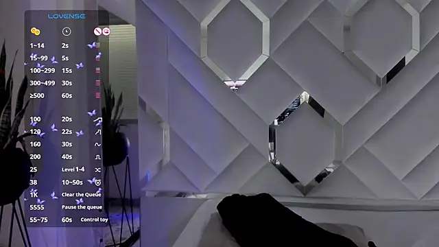 Snapshot of Sara_Foxx1 chatting on 09/19/25, 06:30 Sara Foxx1 online show from 09/19/25, 06:30