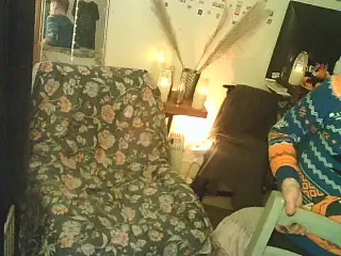 Snapshot of DaddyQuimHot chatting on 12/19/24, 12:24 DaddyQuimHot online show from 12/19/24, 12:24