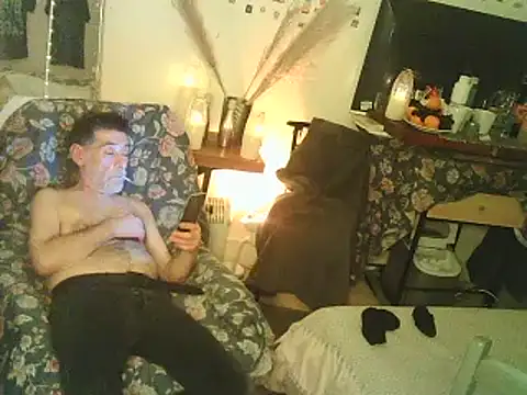 Snapshot of DaddyQuimHot chatting on 12/19/24, 03:29 DaddyQuimHot online show from 12/19/24, 03:29