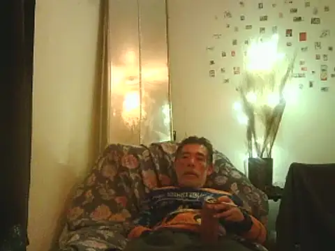 Snapshot of DaddyQuimHot chatting on 02/08/25, 06:55 DaddyQuimHot online show from 02/08/25, 06:55