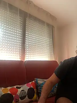 Snapshot of porompomperro chatting on 02/06/25, 10:15 porompomperro online show from 02/06/25, 10:15