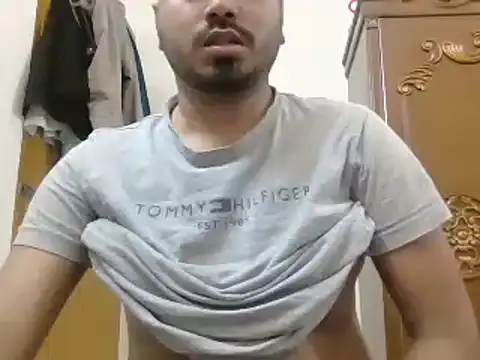 Snapshot of desiboyasif chatting on 09/28/25, 04:56 desiboyasif online show from 09/28/25, 04:56