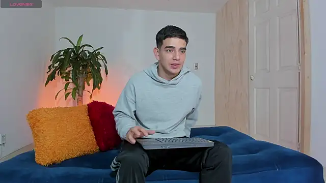 Ares Johnson online show from 11/03/25, 03:13