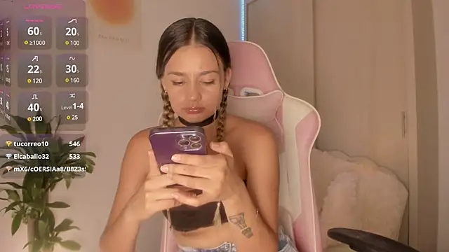 Snapshot of LittleSofia_ chatting on 12/22/24, 04:50 LittleSofia online show from 12/22/24, 04:50