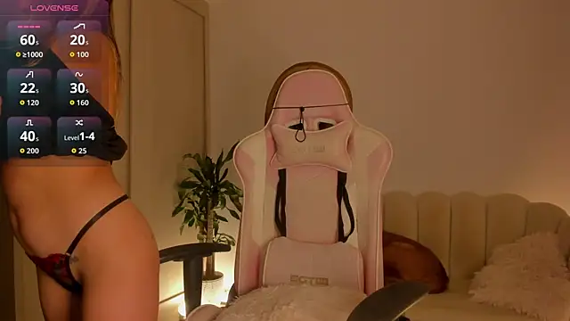 Snapshot of LittleSofia_ chatting on 10/10/25, 02:43 LittleSofia online show from 10/10/25, 02:43