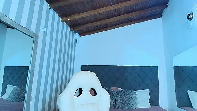 Snapshot of rebeca_cortez_ chatting on 01/07/25, 03:46 rebeca cortez online show from 01/07/25, 03:46