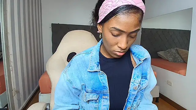 Snapshot of rebeca_cortez_ chatting on 01/28/25, 03:36 rebeca cortez online show from 01/28/25, 03:36
