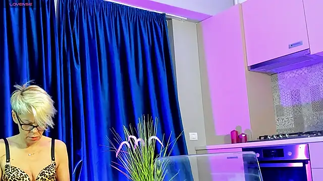 Snapshot of RosaCatalleya chatting on 10/06/25, 04:32 RosaCatalleya online show from 10/06/25, 04:32