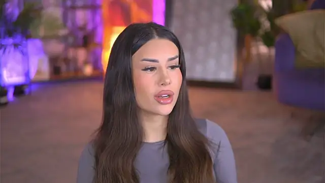 Snapshot of EvaZane chatting on 01/05/25, 10:43 EvaZane online show from 01/05/25, 10:43