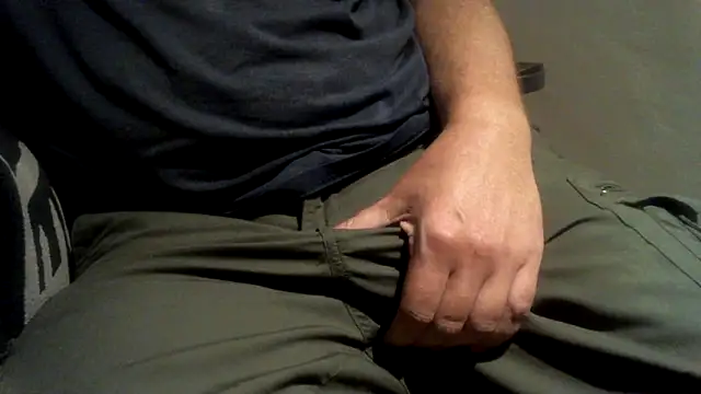 Snapshot of sexxx-mike chatting on 11/15/25, 06:04 sexxx-mike online show from 11/15/25, 06:04