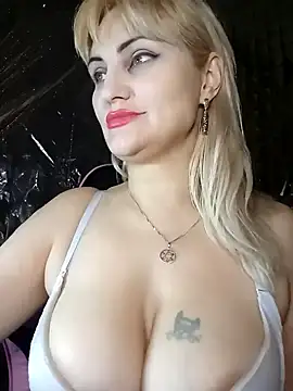 Snapshot of Freya_Milf chatting on 02/01/25, 07:44 Freya Milf online show from 02/01/25, 07:44