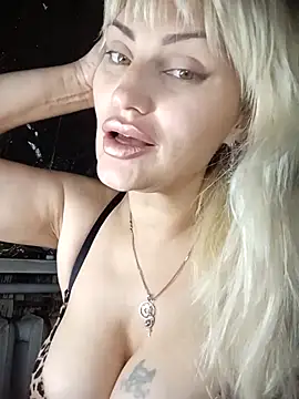 Snapshot of Freya_Milf chatting on 10/10/25, 06:18 Freya Milf online show from 10/10/25, 06:18