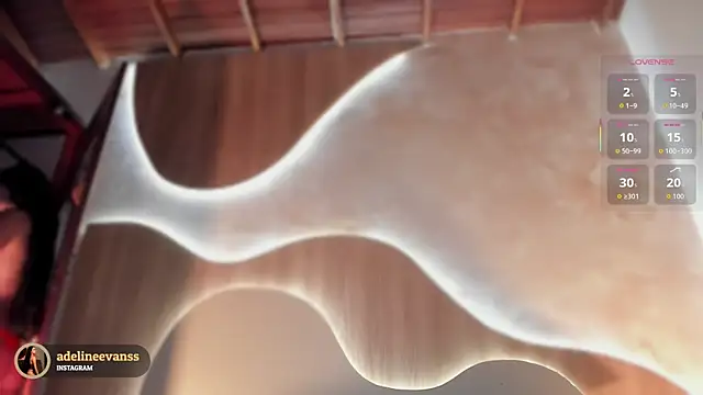 Snapshot of AdelineEvanss chatting on 10/07/25, 09:45 AdelineEvanss online show from 10/07/25, 09:45