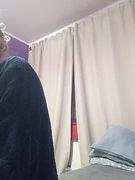 Snapshot of BritneyHudson chatting on 10/13/25, 01:38 BritneyHudson online show from 10/13/25, 01:38