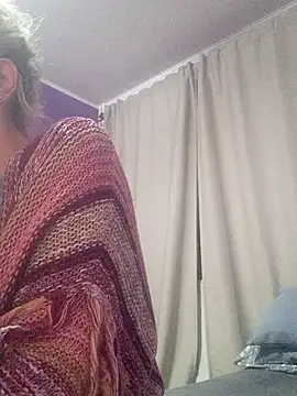 Snapshot of BritneyHudson chatting on 10/18/25, 01:30 BritneyHudson online show from 10/18/25, 01:30