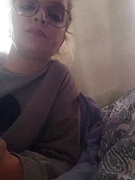 Snapshot of BritneyHudson chatting on 10/18/25, 01:34 BritneyHudson online show from 10/18/25, 01:34