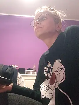 Snapshot of BritneyHudson chatting on 10/23/25, 01:27 BritneyHudson online show from 10/23/25, 01:27