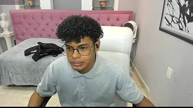 boylittle19cm online show from 10/10/25, 12:48