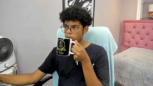 boylittle19cm online show from 10/29/25, 01:02