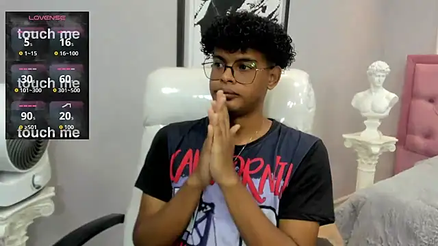 boylittle19cm online show from 11/08/25, 12:38