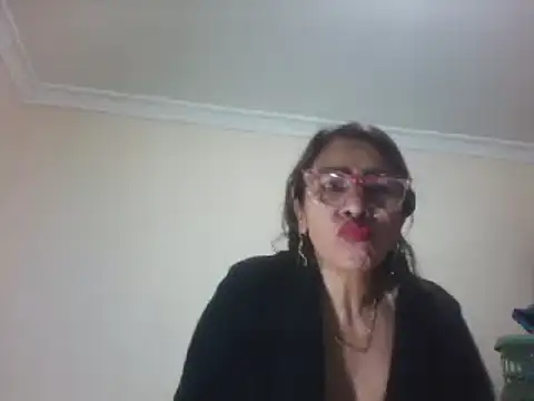 Snapshot of LITLESTAR chatting on 12/21/24, 11:33 LITLESTAR online show from 12/21/24, 11:33