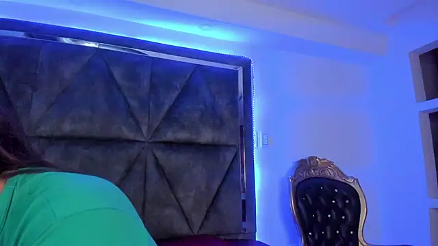 Snapshot of Elsalombardi_ chatting on 02/10/25, 12:18 Elsalombardi online show from 02/10/25, 12:18