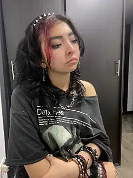 Snapshot of _Gothiccbitch_ chatting on 12/17/24, 10:44 Gothiccbitch online show from 12/17/24, 10:44