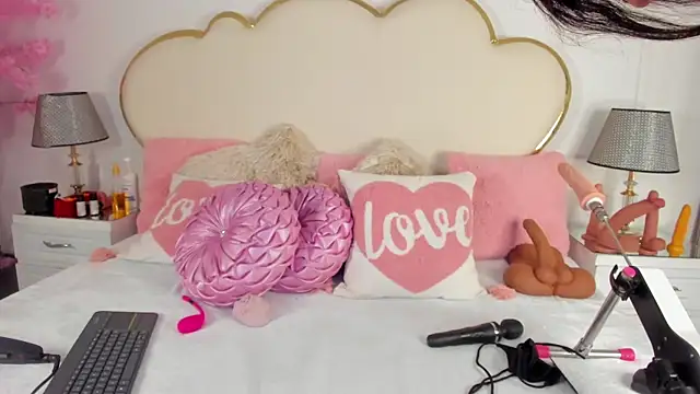 CahitlinBell online show from 11/12/25, 06:03