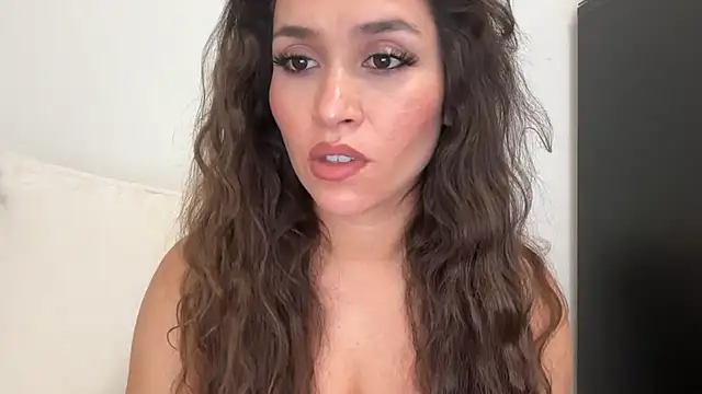 Snapshot of YingxYang69 chatting on 09/12/25, 01:17 YingxYang69 online show from 09/12/25, 01:17