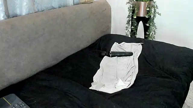  alaiasmile  online show from 01/19/25, 12:17