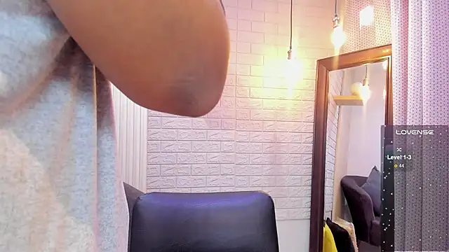  alaiasmile  online show from 02/03/25, 07:21