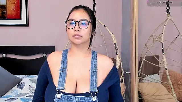  alaiasmile  online show from 10/05/25, 12:03